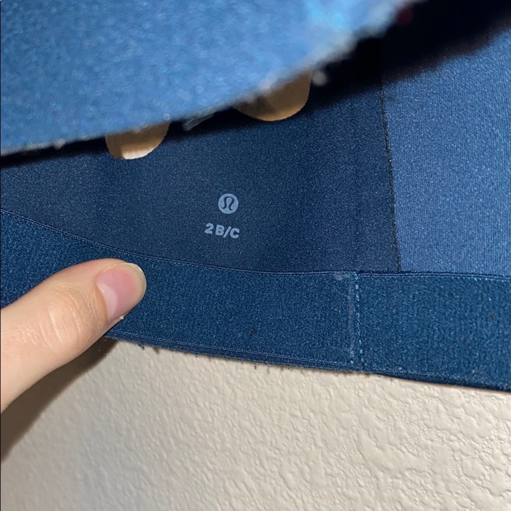 Lululemon Sports Bra Size 2 - Picture 4 of 4